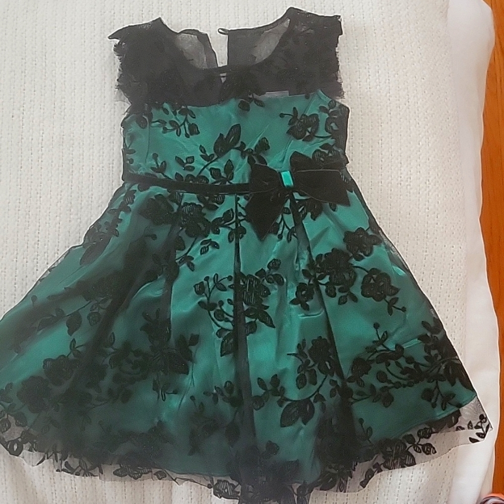 Green formal dress with lace outer layer 2T